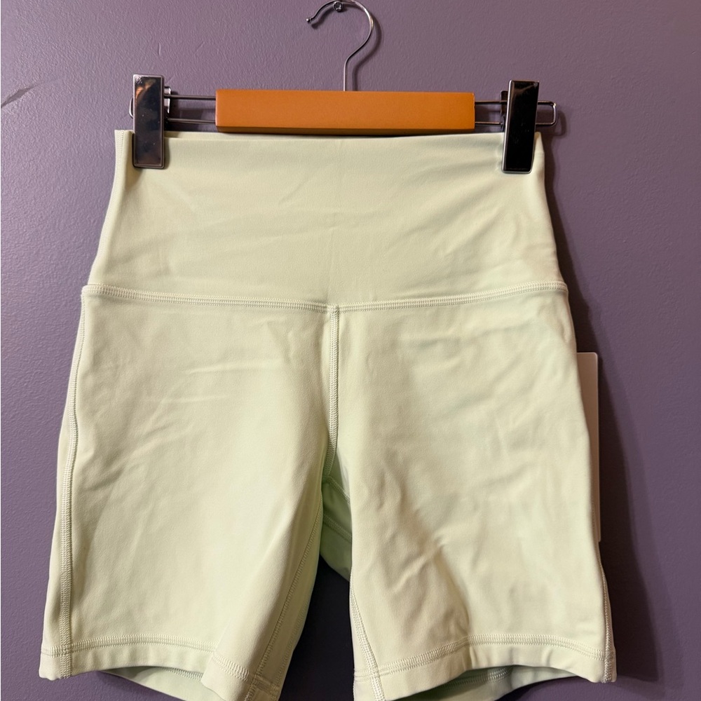 BNWT lululemon Green Workout Set - Bra (8) + Shorts (6)